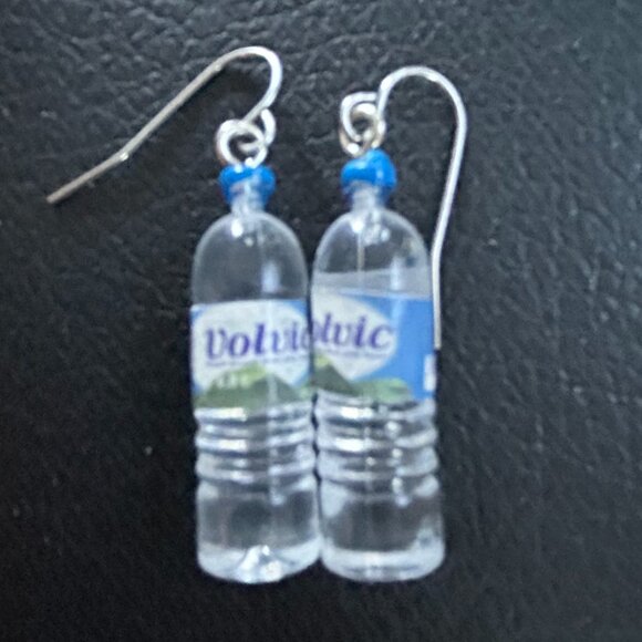 Set of 2 novelty earrings beach in a bottle & Volvic water bottles - Picture 3 of 4